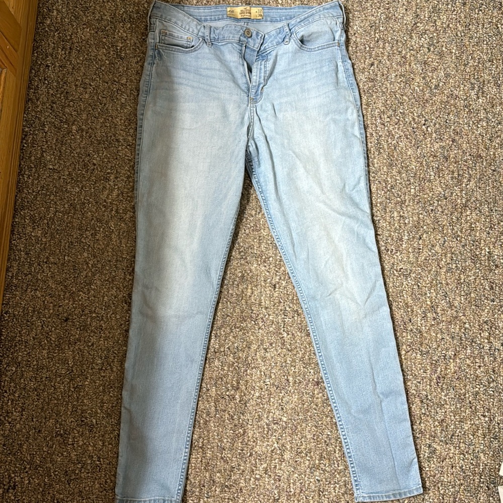 Hollister jeans size 32